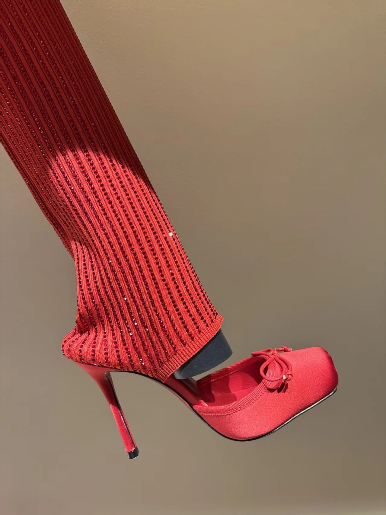 New Arrival Diamond-knitted Upper Summer-style Front Bow-trimmed Pleated Elastic Hollowed-out Sock-like High Heels